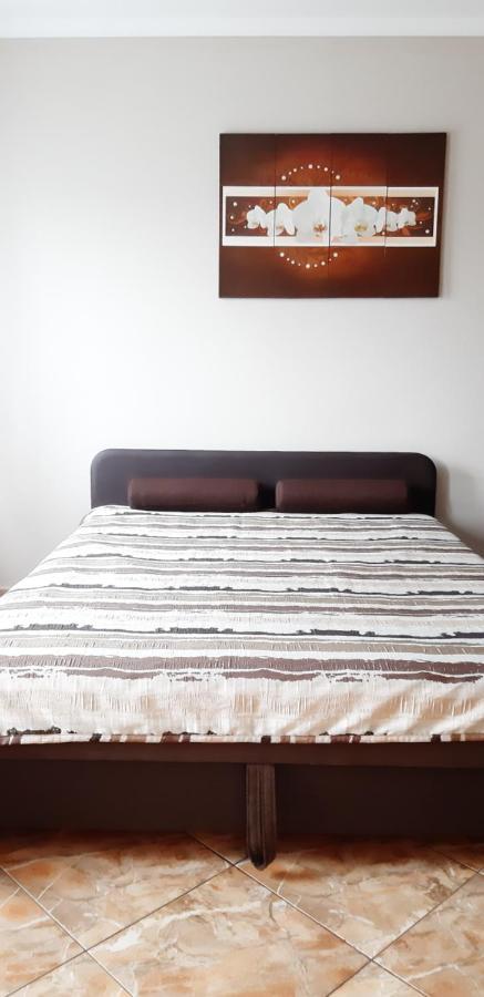 Flora Apartman Гюла Екстериор снимка