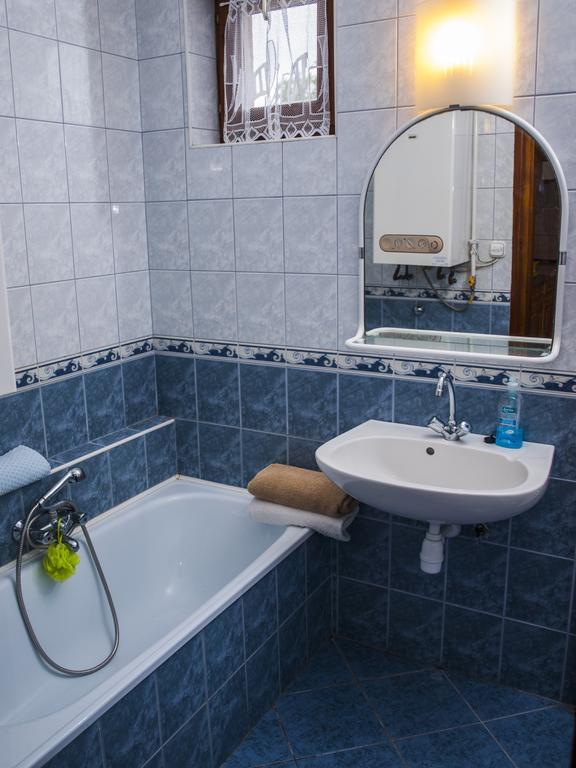 Flora Apartman Гюла Екстериор снимка